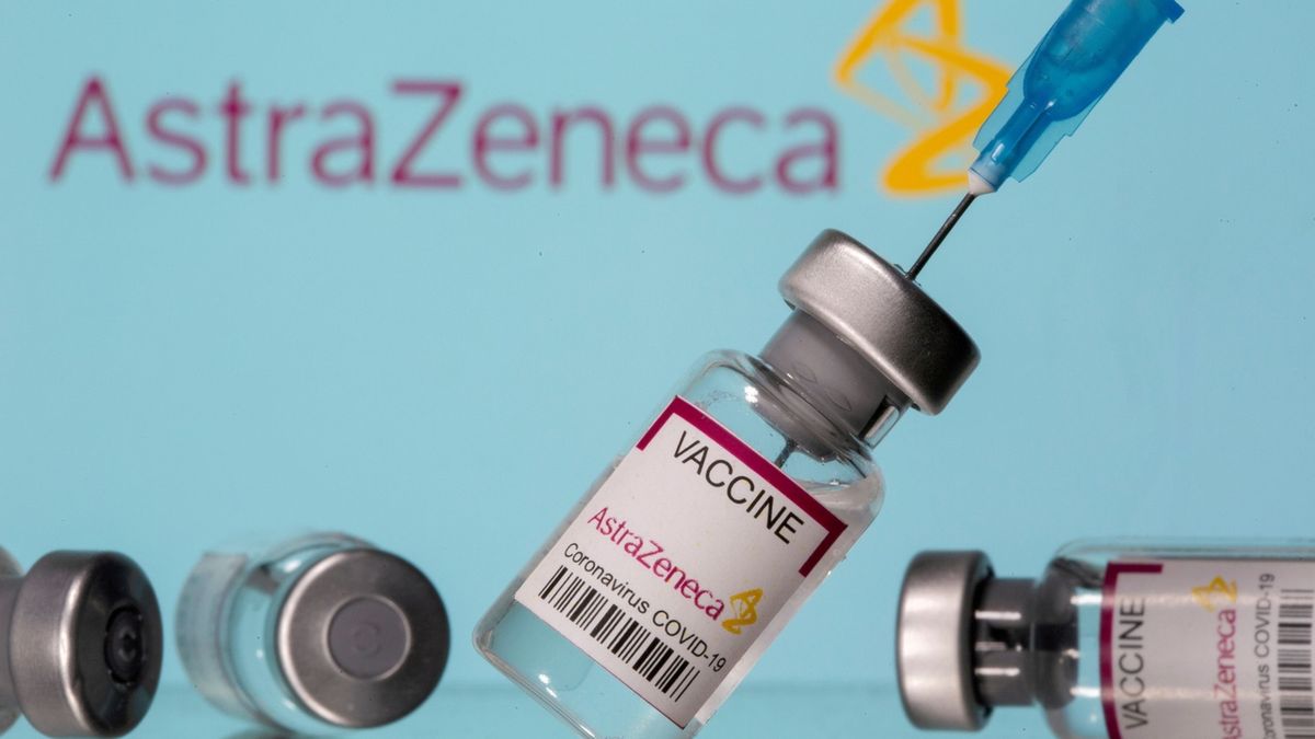 EMA vyšetřuje desítky případů krevních sraženin po očkování AstraZenekou